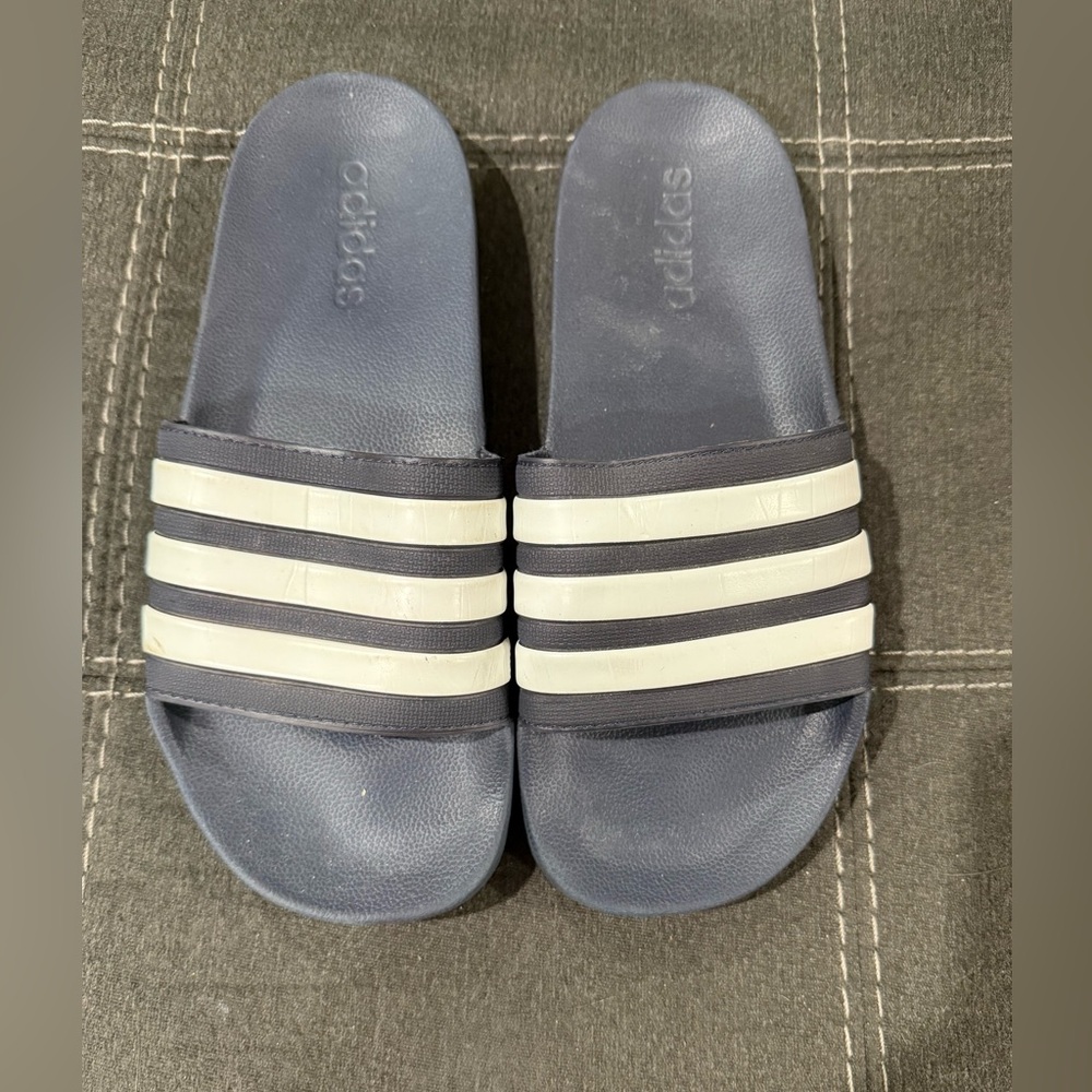 Size 8 Men’s Adidas Slides